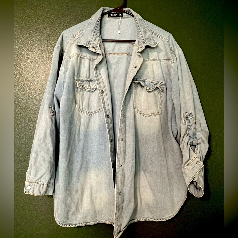 Denim long sleeve shacket